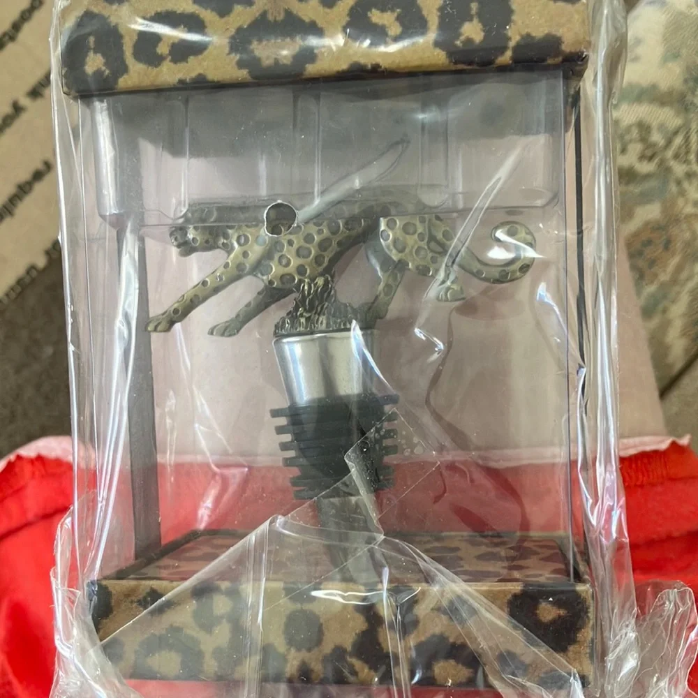 Leopard wine stopper brand new